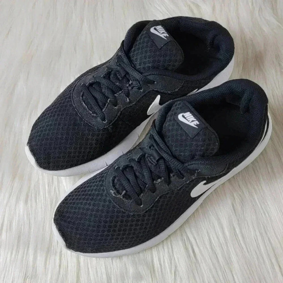 Nike Tanjun Black Lace Up Athletic Running Shoes - Picture 6 of 11